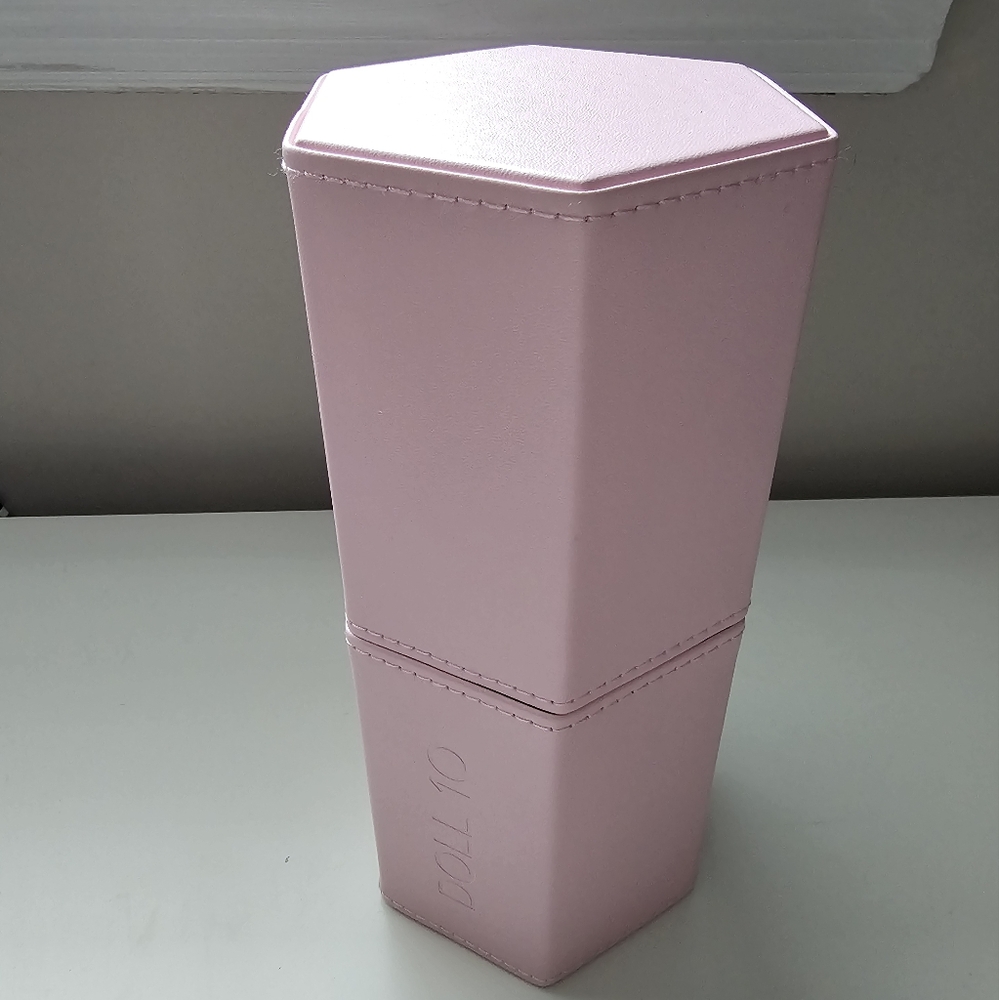 DOLL 10 Makeup Brush Holder Magnetic Closure) Brand new!